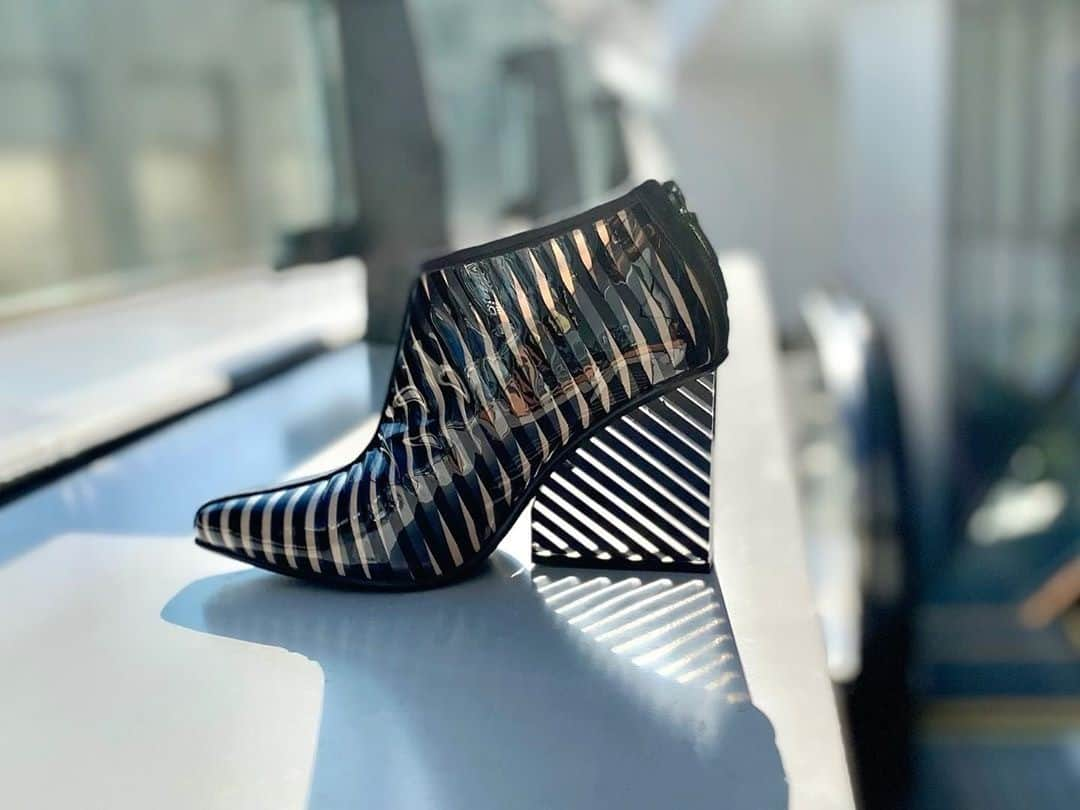 ユナイテッドヌードさんのインスタグラム写真 - (ユナイテッドヌードInstagram)「OP BOOTIE //// A minimal graphic art piece in the form of a shoe //// #AW20⁠ .⁠ .⁠ .⁠ #unitednude #fashion #architecture #killerheels #hautecouture #autumnwinter #design #heels #footwear #footweardesign #fashionfootwear #2020 #style #thefuture #futuristic #shoegame #streetstyle #lookoftheday #instafashion #instastyle #solecollector #minimalmovement #streetlook」2月12日 6時15分 - unitednude