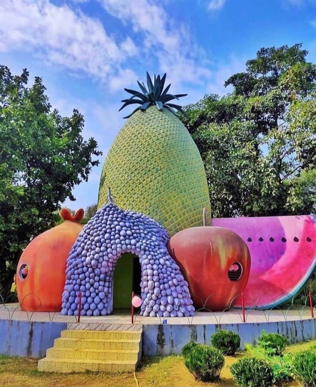 マティー・ノイズのインスタグラム：「which one would u live in 🍑🍇🍍🍎🍉」