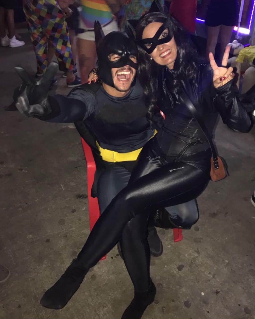 ファチマ・ベルナルデスのインスタグラム：「TBT - parte 2. E sempre adorei brincar o Carnaval. Seja no Rio, no Recife ou em Olinda. Seja na rua, nos bailes, nos blocos ou no sambódromo, a alegria é a mesma. E é contagiante.」