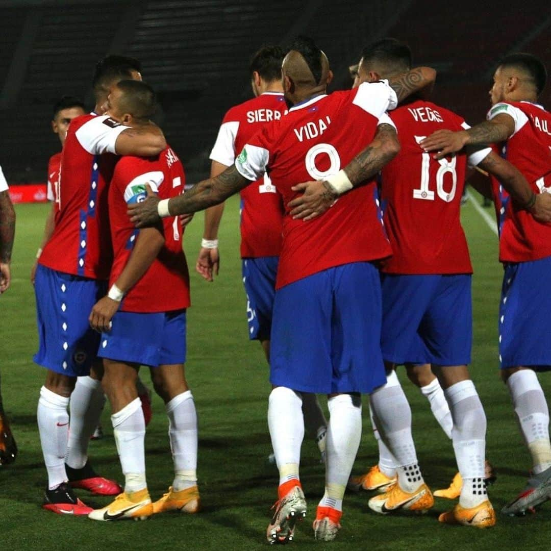 アルトゥーロ・ビダルさんのインスタグラム写真 - (アルトゥーロ・ビダルInstagram)「Bienvenido Profe, todos juntos por un mismo objetivo. Mucha suerte, vamos Chile carajoooo!!! 🇨🇱 🔥🇨🇱❤️💪🏽💪🏽」2月12日 6時27分 - kingarturo23oficial