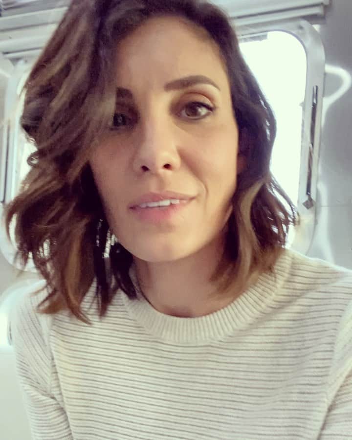 ダニエラ・ルーアのインスタグラム：「I’m honored to emcee the Southeast Virtual event for the @holocaustmuseum fundraiser, tonight at 7pm. This is an institution I have loved for years and support wholeheartedly. Link in my bio to register and attend. Help eradicate and educate about antisemitism, racism and hatred. . #ushmm #holocaustmuseum #emcee #fighthate #fightmisinformation #survivors」