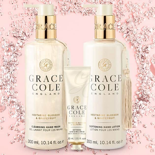 Grace Coleのインスタグラム：「Delivered straight to their door, ready gift wrapped 🎁. Send the gift of hand care heaven to your valentine ❤️. #valentinesdaygift #bemyvalentine #valentines  #handcare #giftideas #giftoflove」