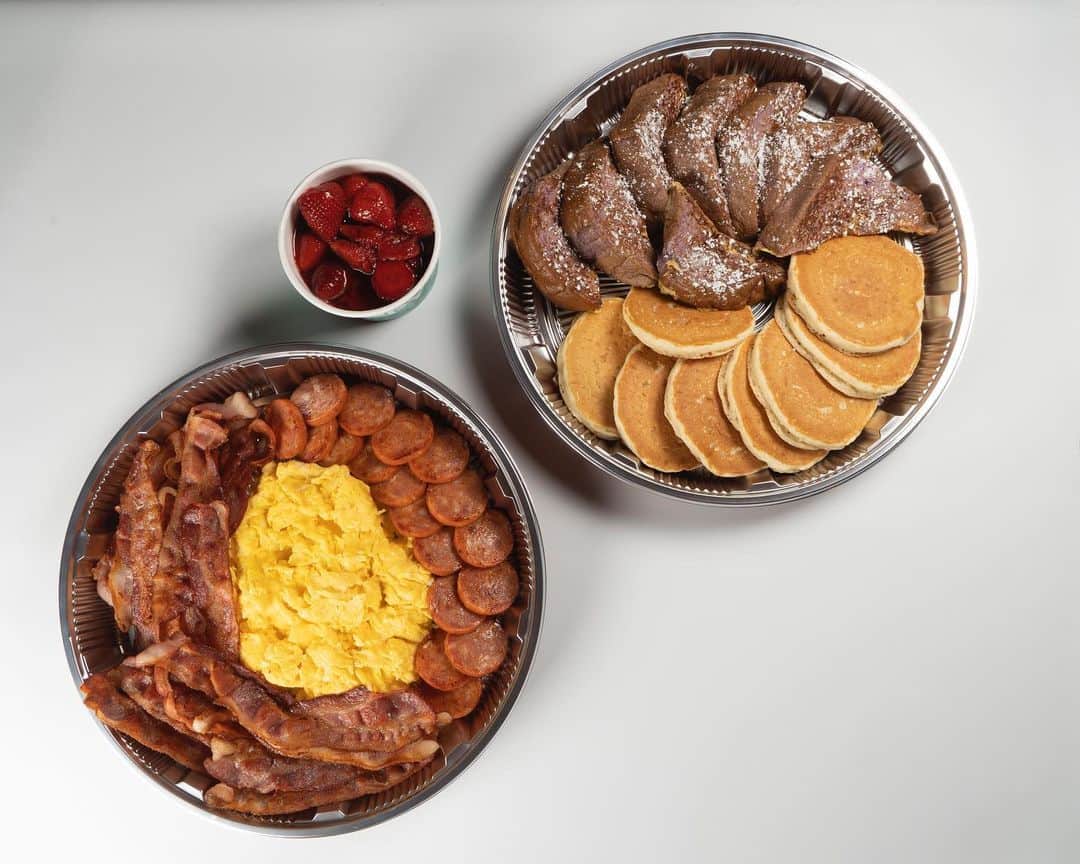 Zippy's Restaurantsのインスタグラム：「Pre-order and pay online for your Valentine's Day Breakfast Platter (Ube French Toast, Pancakes, Portuguese Sausage, Bacon and Scrambled Eggs)! 💘 *Prices vary at locations. While supplies last. Cannot be combined with any other promotional offer or discount cards. Not available for delivery. Other restrictions may apply. ❤️ How to Order: 💓 1) Select a location for future pick-up 2) Select the pick-up date Sat., Feb. 13 or  Sun., Feb. 14 from 6am - 10:30am 3) Select PREORDERS 4) Select BREAKFAST PLATTER 5) Add to cart 6) You're all set for pick-up」