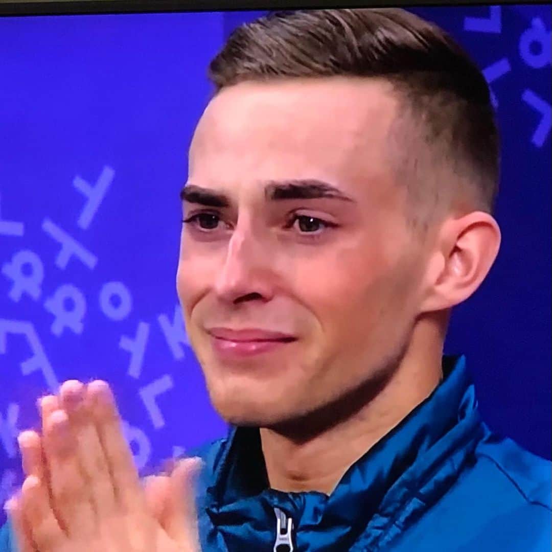 アダム・リッポンのインスタグラム：「Three years ago I cried on TV」
