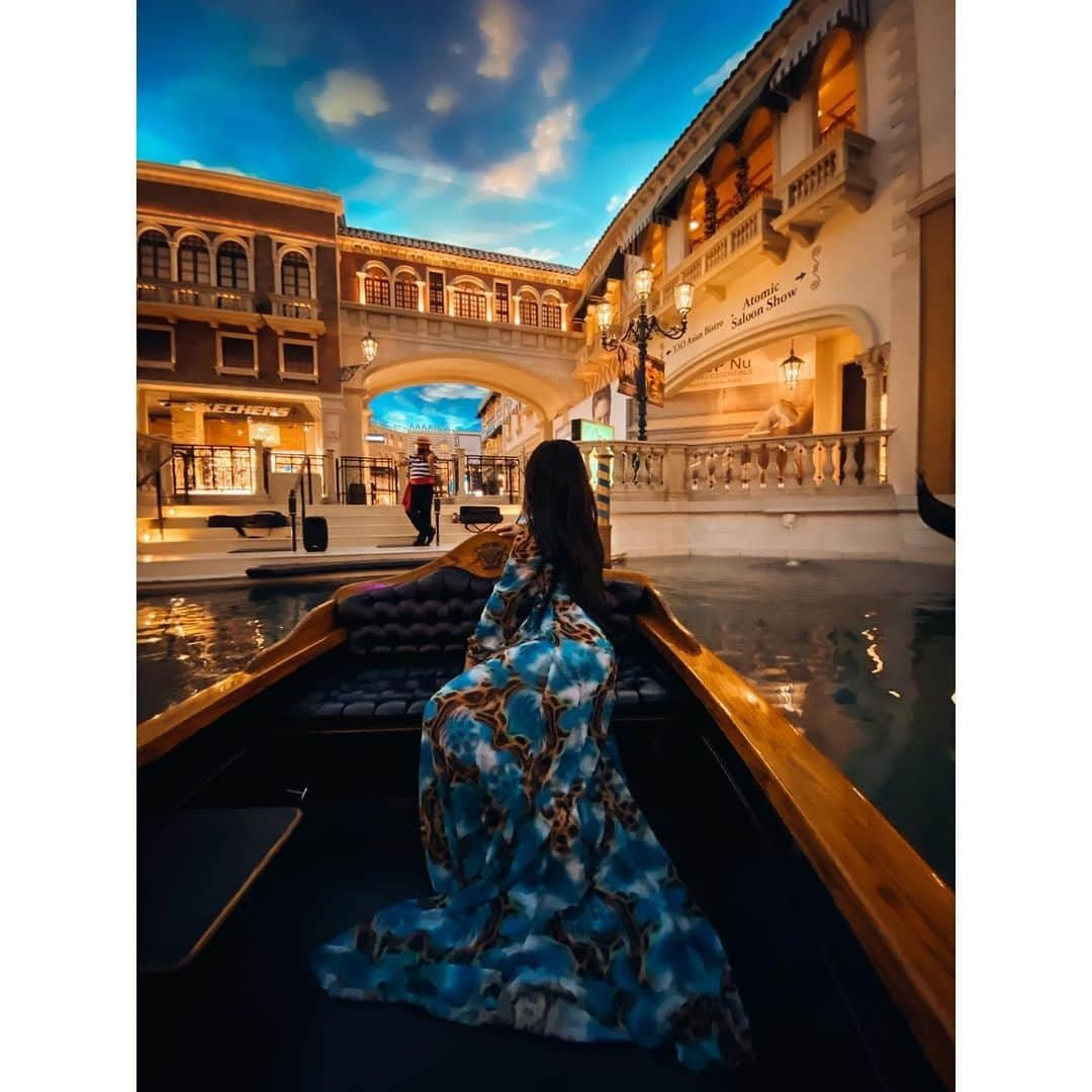 The Venetian Las Vegasさんのインスタグラム写真 - (The Venetian Las VegasInstagram)「Feel the magic of a gondola ride. ✨ 📷: @yamiikock」2月12日 7時00分 - venetianvegas