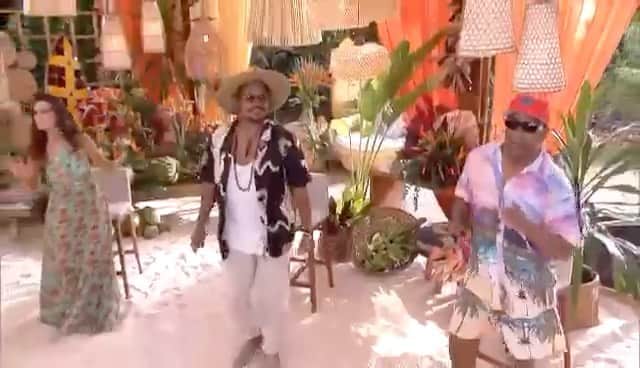 Sorriso Marotoのインスタグラム：「Essa sexta tem Sorriso Maroto no Encontro Musical - Especial de Carnaval, com a querida @fatimabernardes. Uma mistura de estilos pra vocês curtirem aí de casa com a gente! 😜」