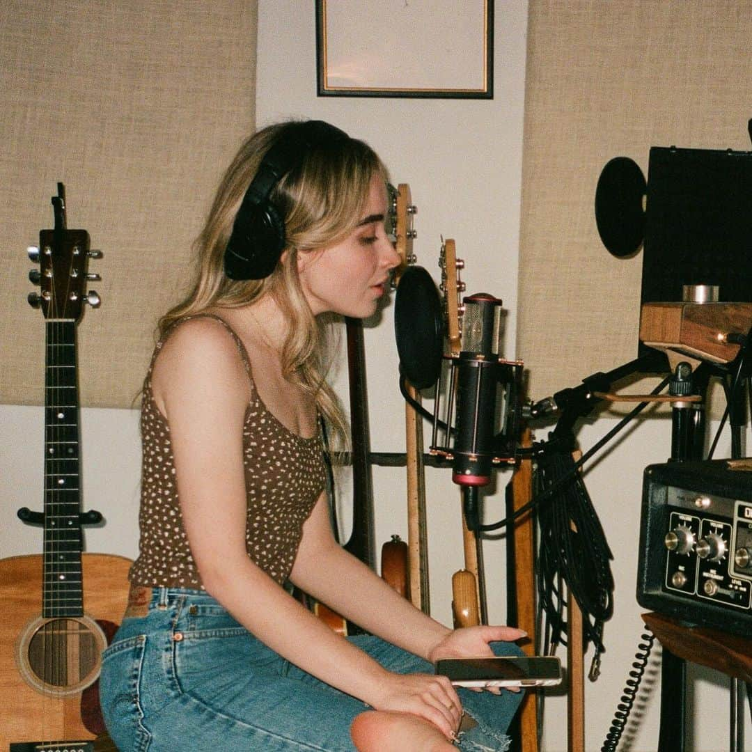 サブリナ・カーペンターさんのインスタグラム写真 - (サブリナ・カーペンターInstagram)「misc」2月12日 7時00分 - sabrinacarpenter