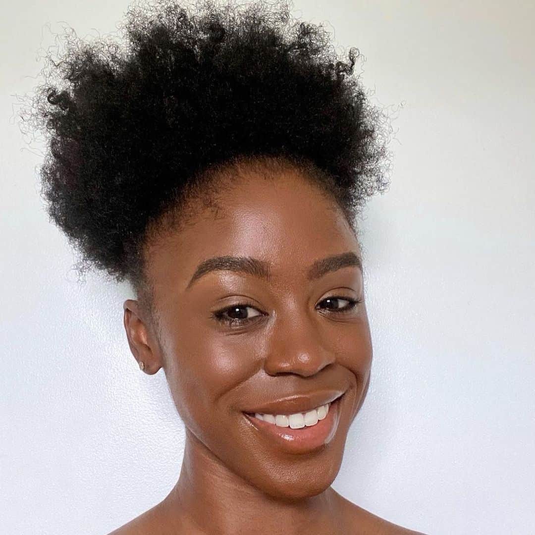 ULTA Beautyさんのインスタグラム写真 - (ULTA BeautyInstagram)「When your skin simply SAYS. IT. ALL. 😍 @lolachel got her glow with the @muradskincare Rapid Dark Spot Correcting Serum and we’re about to follow suit. Drop a ✨ if you are too.  Beauty your way 🙌 Share your pics with us by using #ultabeauty! #Regram 📸: @lolachel」2月12日 7時03分 - ultabeauty