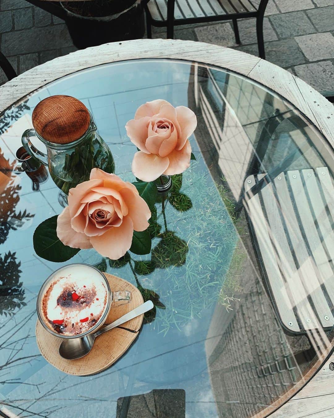 RUBYのインスタグラム：「名前が カフェラテって言うんだって🌹  可愛すぎだよ🤯💔  #tea  #rose #バラ」