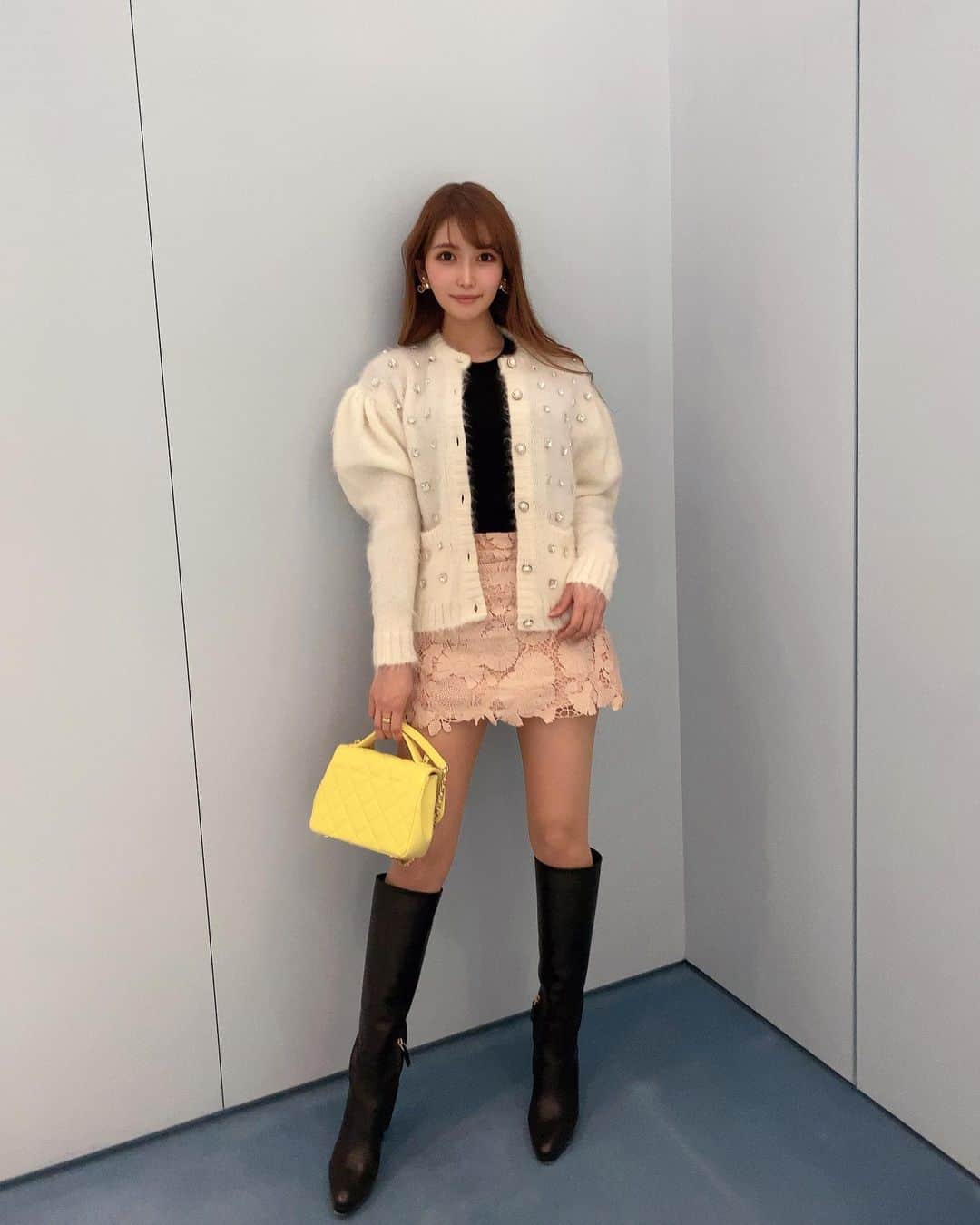 のインスタグラム：「. おはようございます☀ . 昨日はお買い物day✨ ゴルフウェアも春物かわいいの沢山あって迷っちゃう🤭🌸 はやく暖かくなってほしいな〜☺️ . #ゴルフ女子#ゴルフ初心者#ゴルフ女子の休日#お買い物#shopping#miumiu#redvalentino#valentino#chanel#ミュウミュウ#レッドバレンティノ#バレンティノ#シャネル」