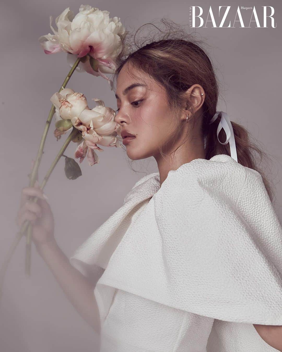 リリーマイマックのインスタグラム：「My beauty editorial shoot for @bazaarvietnam Valentine’s Day ♥️ Photography & Production: @nmtaproduction Fashion: @larahutton_creative_studio- MU: @makeupwithanh using @shiseido & @moicosmetics by @hongocha   Nail: @annavipham   Special thanks: @markyatelier & @bazaarvietnam @flavours.of.vietnam.catering」