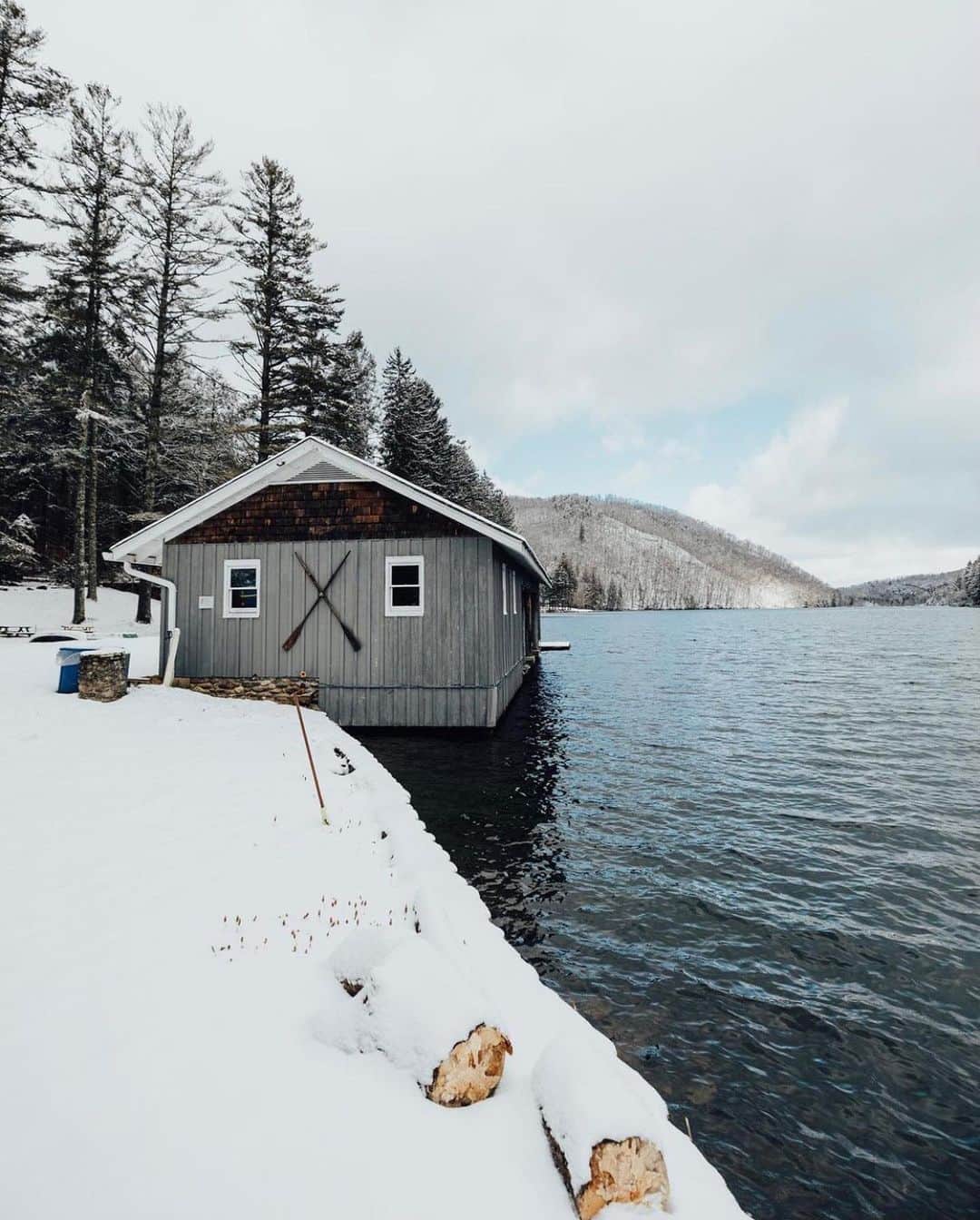 FOLKのインスタグラム：「Tucked away magic. Today’s favorites are: 1.) @rachelbpressley 2.) @sjoerdbracke 3.) @ryankleiin 4.) @jayrmcdonald 5.) @manueldietrichphotography 6.) @e.querol」