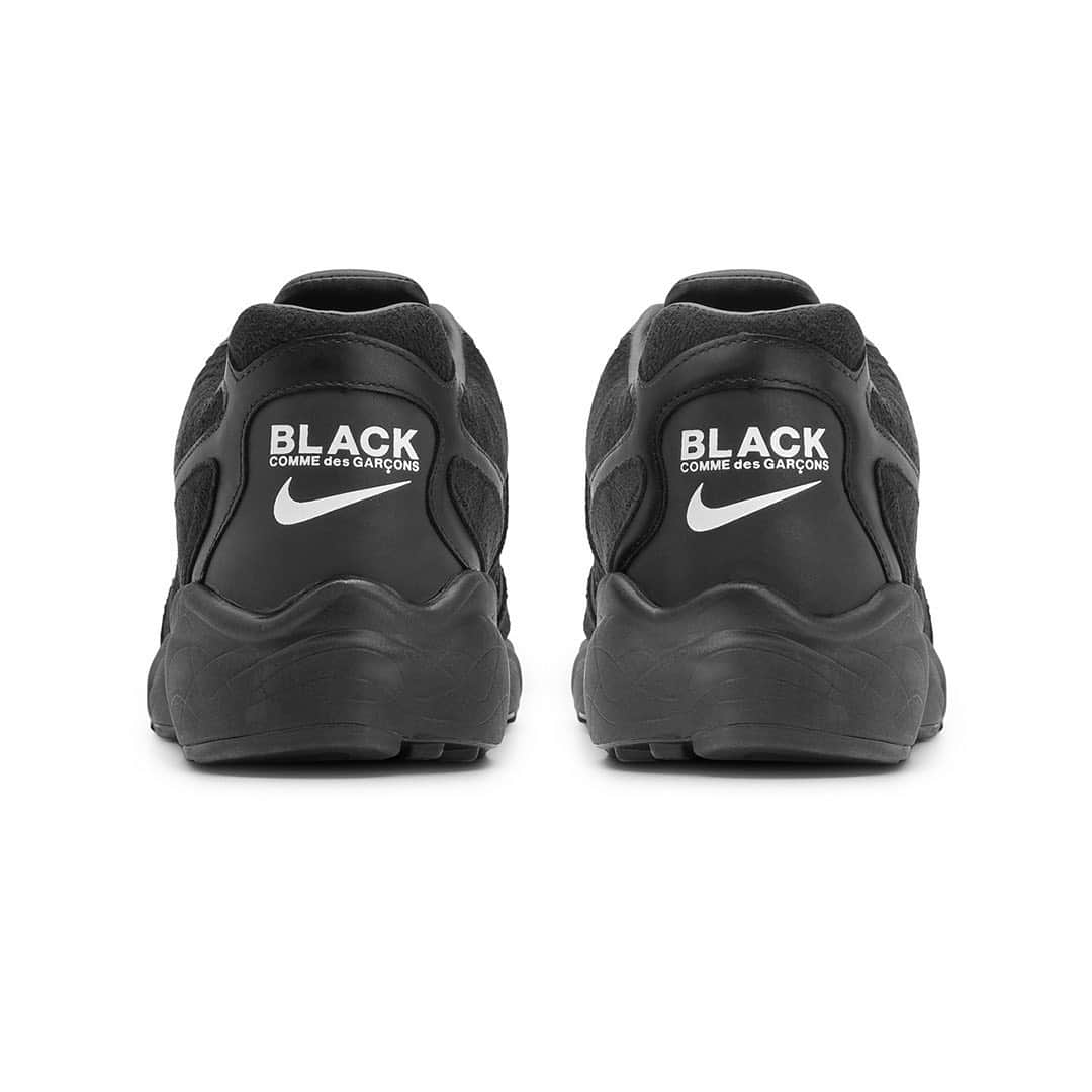 HYPEBEASTさんのインスタグラム写真 - (HYPEBEASTInstagram)「@hypebeastkicks: @commedesgarcons BLACK is bringing minimalism to the @nike Air Zoom Talaria. The silhouette originally released in 1997 seeing more vibrant iterations and now features a more muted colorway. The upper is made nearly all from suede, with leather splitting up the design accompanied by contrast branding in white along the heel. The pair is available now via @doverstreetmarketnewyork for approximately $330 USD.⁠⁠ Photo: Dover Street Market」2月12日 7時16分 - hypebeast
