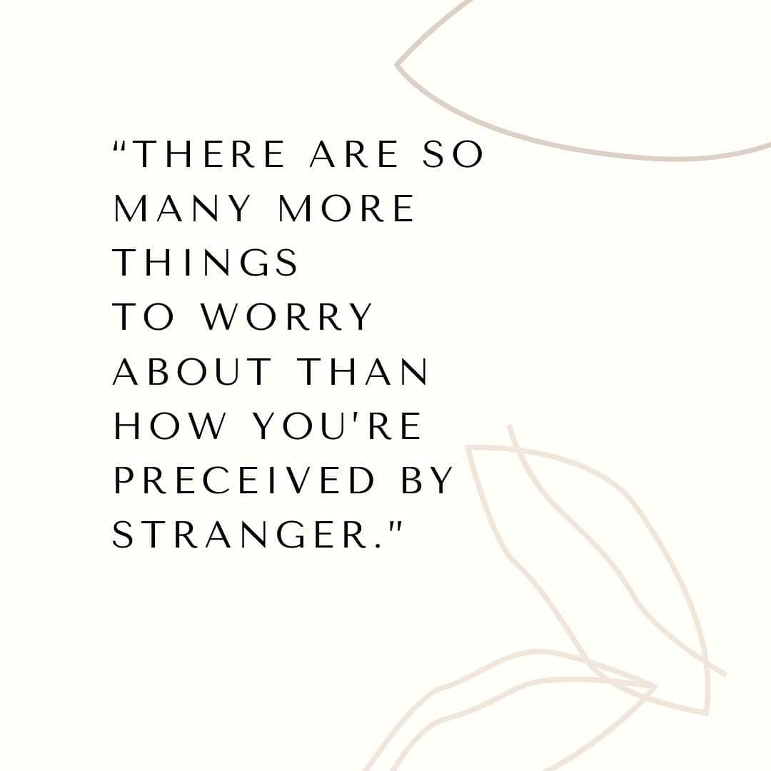 ヴィタ・シドルキナのインスタグラム：「I can think of so many times when I would stop myself from doing something, because I was self-conscious about what others would think. There were times when I would stop myself from achieving something, because I worried about what people would say.   We can stop listening to what we really want in life, because we’re too focused on pleasing others. We’re scared to be different.   But don’t be! Strangers don’t get a vote in your life. They don’t get to decide what direction you’re going. And besides, really people don’t care about our business as much as we think.   Let’s do those things that we’re scared of doing. Let’s do the really important things—and not give a ✌to what people think.  #takechargeofyourlife #lifegoals #passion」