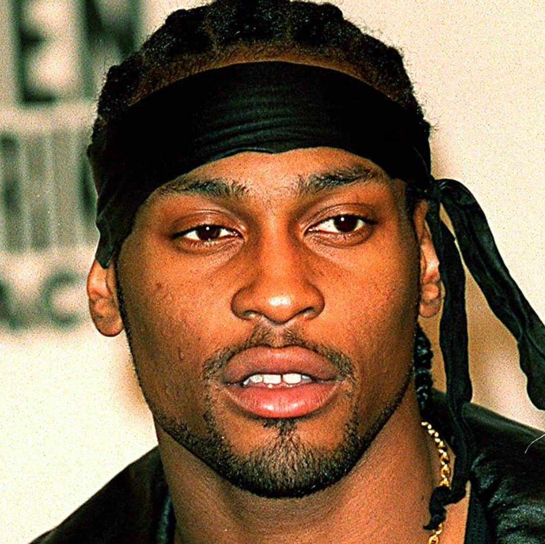 マックスウェルのインスタグラム：「#TBT • @thedangelo • HBD 🎸 • #BHM  what more can i say these aquariums of musical aquarius’ always bring the next level and spark profound shifts in how we see and hear life through art •  thank you my brother for leading the way in the unconventional yet undeniable tradition of soul music !   respectfully,   max   📸 : please comment if you know」