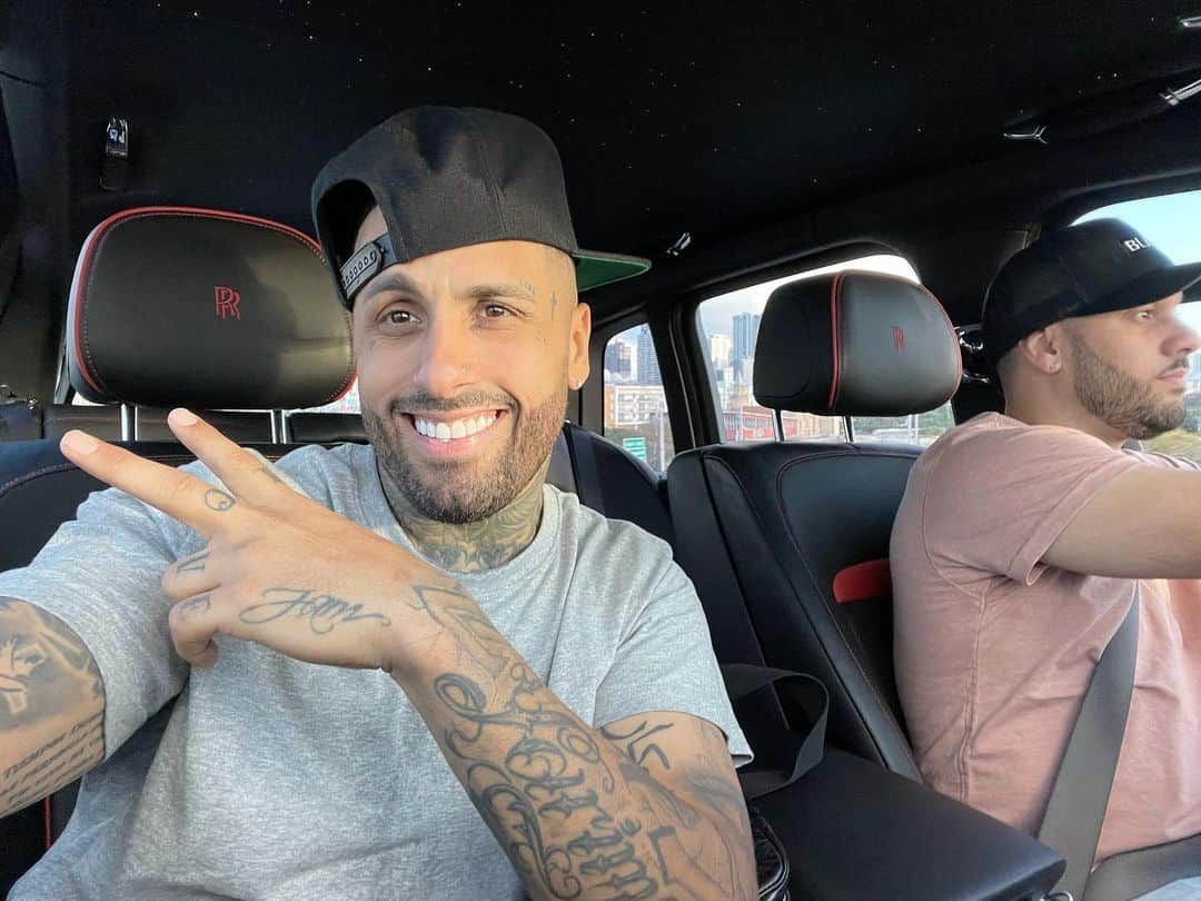 NICKY JAMさんのインスタグラム写真 - (NICKY JAMInstagram)「Mira mi cara de preocupación 😂🤣🤣🤣🤣🤣🤣🤣」2月12日 7時36分 - nickyjam