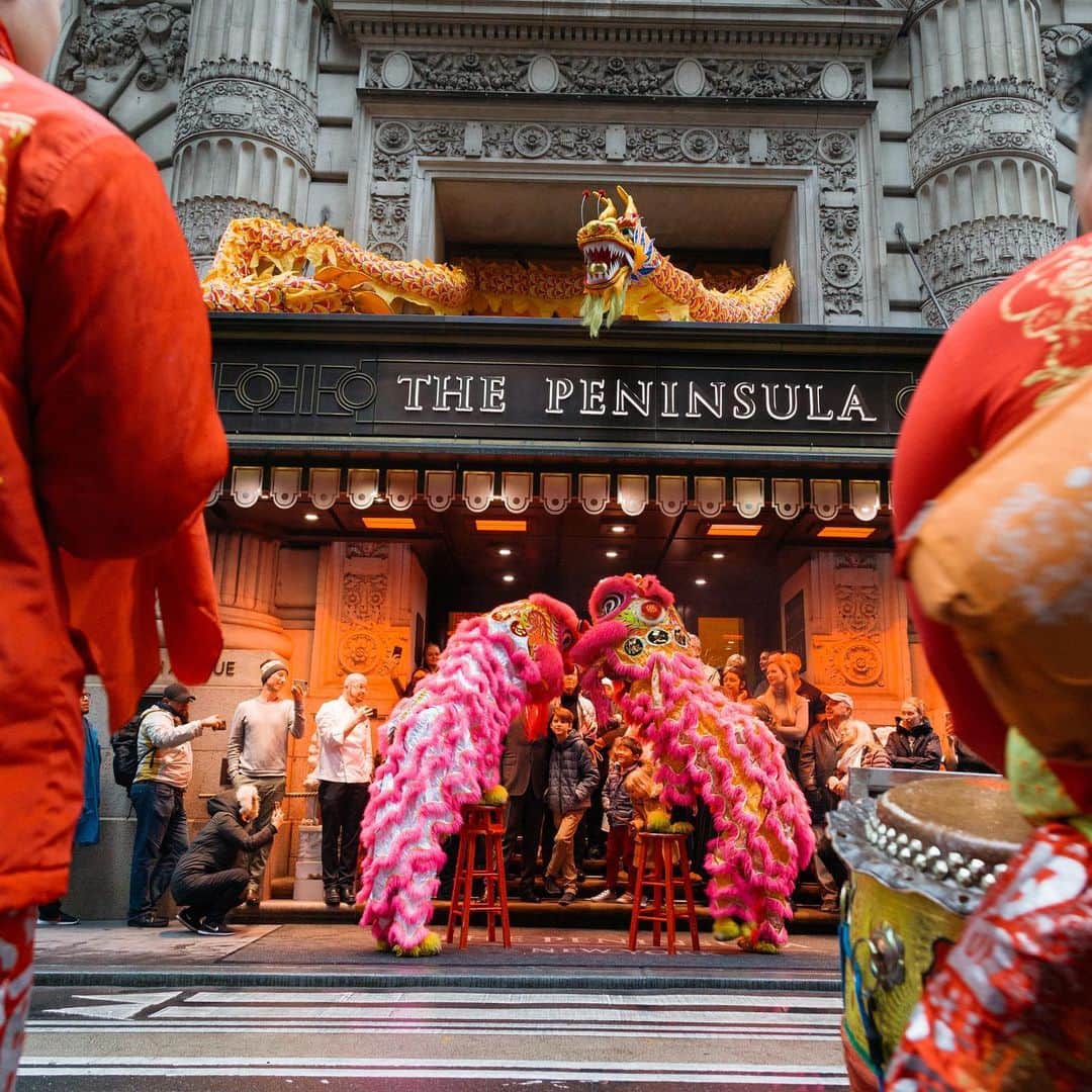 The Peninsula New Yorkさんのインスタグラム写真 - (The Peninsula New YorkInstagram)「Scenes from last year’s traditional Lion Dance. May this year bring health, happiness and prosperity to all!  . . 📸 @photosalonhelga  . . #newyorkcity #nyc #newyork #manhattan #chinesenewyear #lunarnewyear」2月12日 7時37分 - thepeninsulanyc