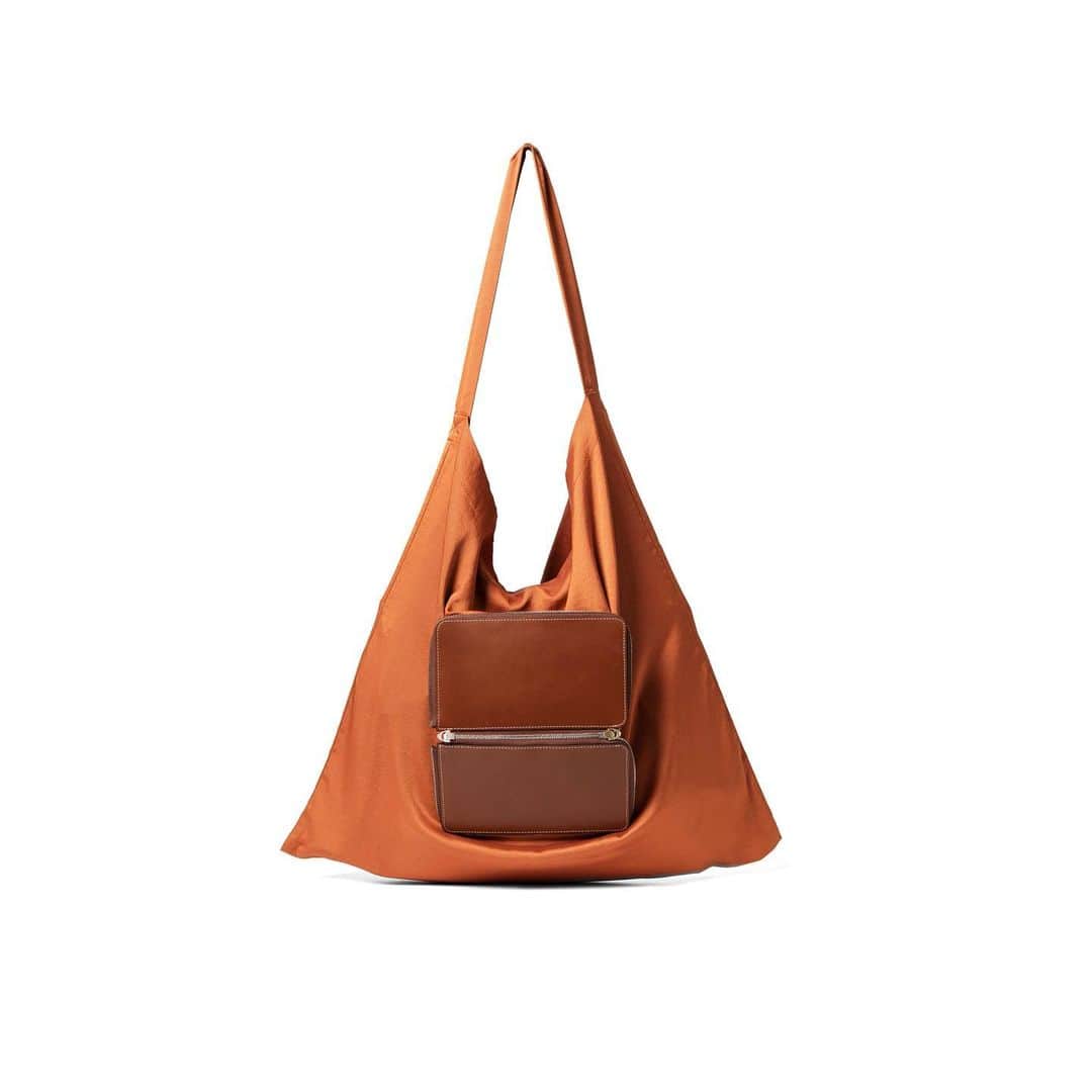 エドロバートジャドソンのインスタグラム：「NEW PRODUCT  PARALLEL - PACKABLE BAG - CHECK OUR STOCKISTS & ONLINE STORE  #edrobertjudson」
