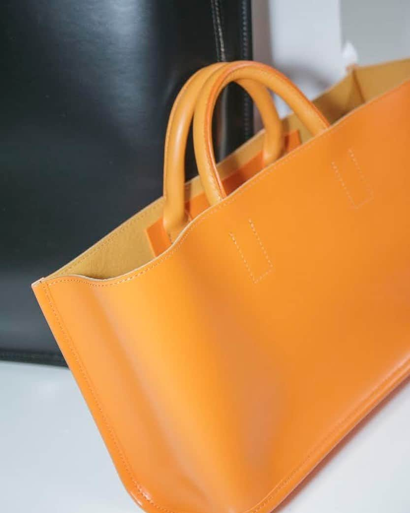 CITYSHOPさんのインスタグラム写真 - (CITYSHOPInstagram)「NEW  PIENI DOUGUBACO / orange  ミニマルな表情の裏側に存在する、 究極まで機能性と美しさを追求した職人技。  __________________________ #CITYSHOP #PIENI #Shibuya #Shinjuku #TOKYO #Osaka #Kyoto #FASHION #FOOD #CULTURE」2月12日 18時24分 - cityshop.tokyo