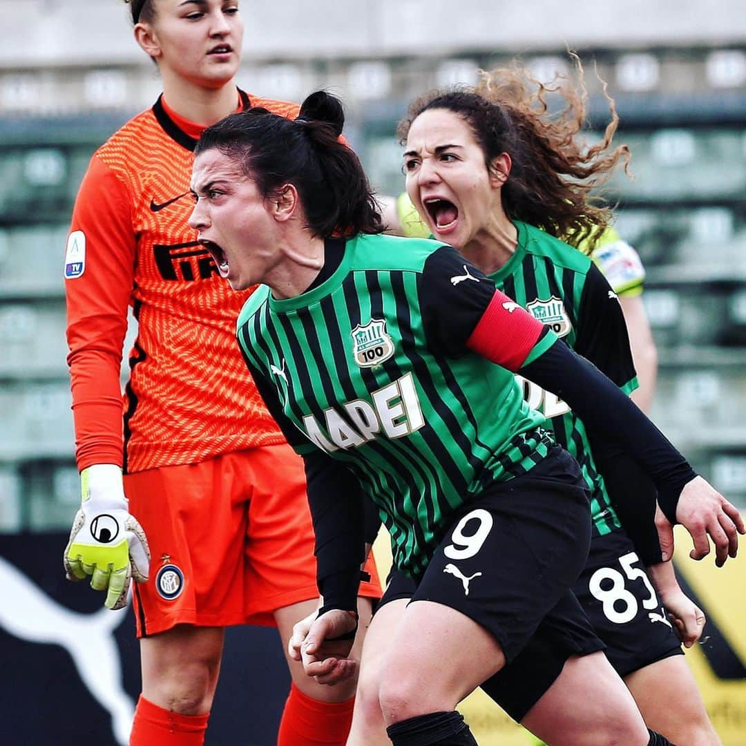 USサッスオーロ・カルチョのインスタグラム：「🔥 Passione neroverde 🖤💚  #FridayMotivation #ForzaSasol」