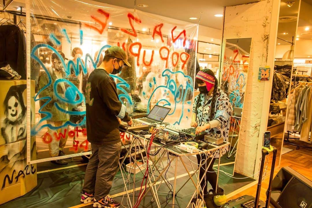 テンテンコのインスタグラム：「2021/2/4 幡ヶ谷ちっちゃいものクラブ×NAZE 📸 Ono Yukiko  【NAZE x FREAK’S STORE POPUP】 @freaksstore_official  @naze.989   2021/ 2/5(金)-2/14(日) FREAK’S STORE 新宿LUMINE EST 5F」