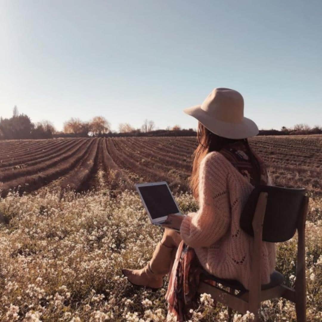 Melvita Officialのインスタグラム：「Demain c’est enfin le week-end ✌️👌 ! Qui a cru qu’il n’arriverait jamais ?  Merci à @aude_bk pour ce joli cliché chez @terreugo Ardèche, que l’on adore  #melvita #cosmetique #bio #engage #naturel #cleanbeauty #beautebio #tgif #thanksgoditsfriday #regram #friyay」