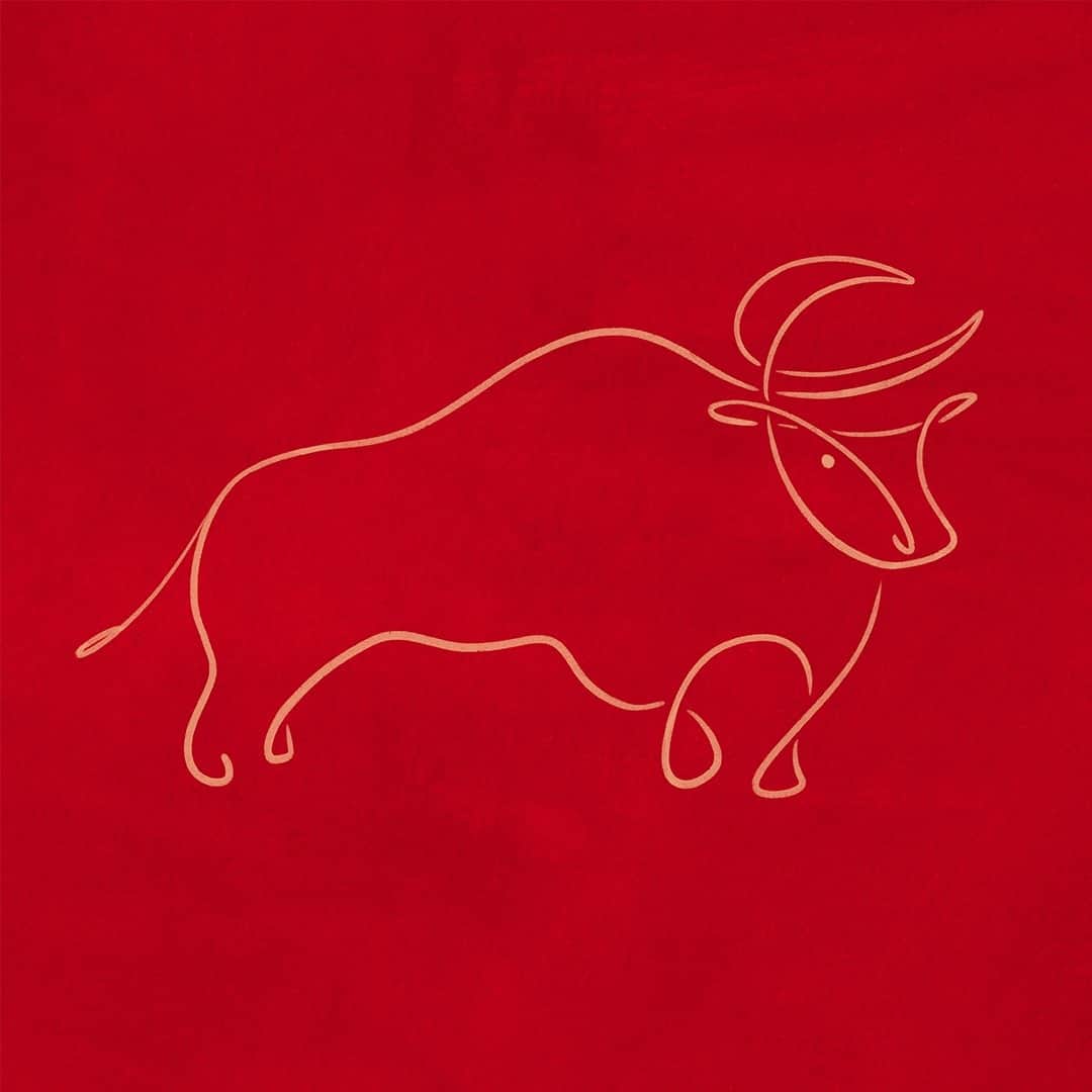 イソップさんのインスタグラム写真 - (イソップInstagram)「A happy, safe and serene Lunar New Year to all. According to traditional Chinese astrology, those born in the Year of the Ox possess resilience and perseverance in generous amounts. Here's hoping that 2021 will bring plenty of these qualities, along with some measure of stability—or at least more so than 2020, the Year of the Rat, whose association with the ever-changing element of water may have been a bad omen in retrospect. Illustration by @kamidamikim.」2月12日 17時00分 - aesopskincare