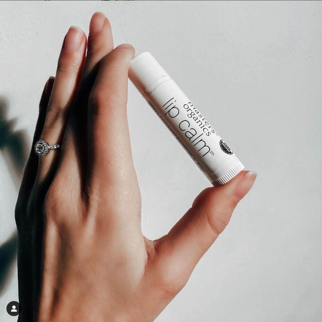 John Masters Organicsのインスタグラム：「"Before discovering this lip balm, I’ve never thought how important it is to be careful with formulas when it comes to products you apply on your lips on the daily basis." ⁠ @marinemendes」