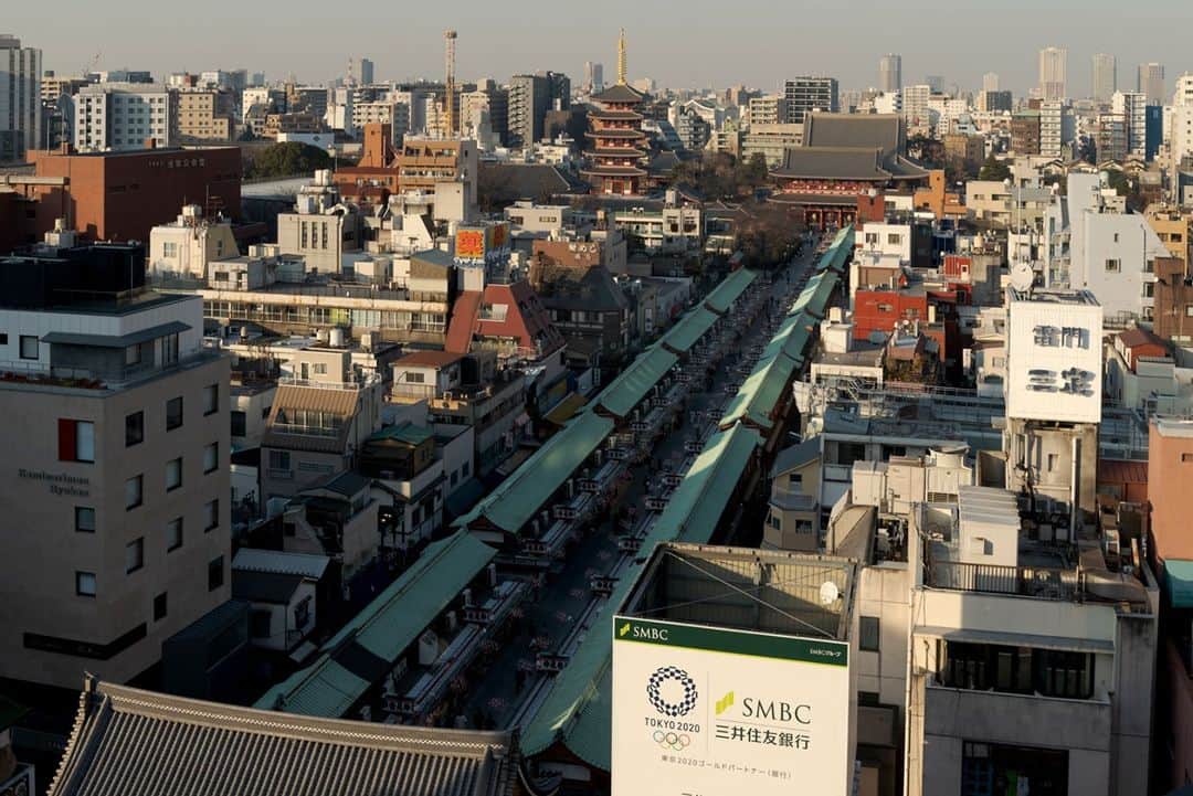 のインスタグラム：「「夕方の浅草／asakusa (2021.1.21撮影)」最寄駅：浅草駅  　#夕日 #隅田川 #スカイツリー #下町 #浅草 #浅草寺 #sunset  #tokyotokyo #tokyogram #moodygrams #jp_gallery #ptk_japan #gdayjapan #realtokyo #beautifuldestinations #tokyojapan #instatokyo #loves_nippon #phos_japan #bestjapanpics #cooljapan #japan_of_insta #photo_jpn #illgrammers #景色 #東京 #Tokyo #东京 #도쿄 #tokyogood」