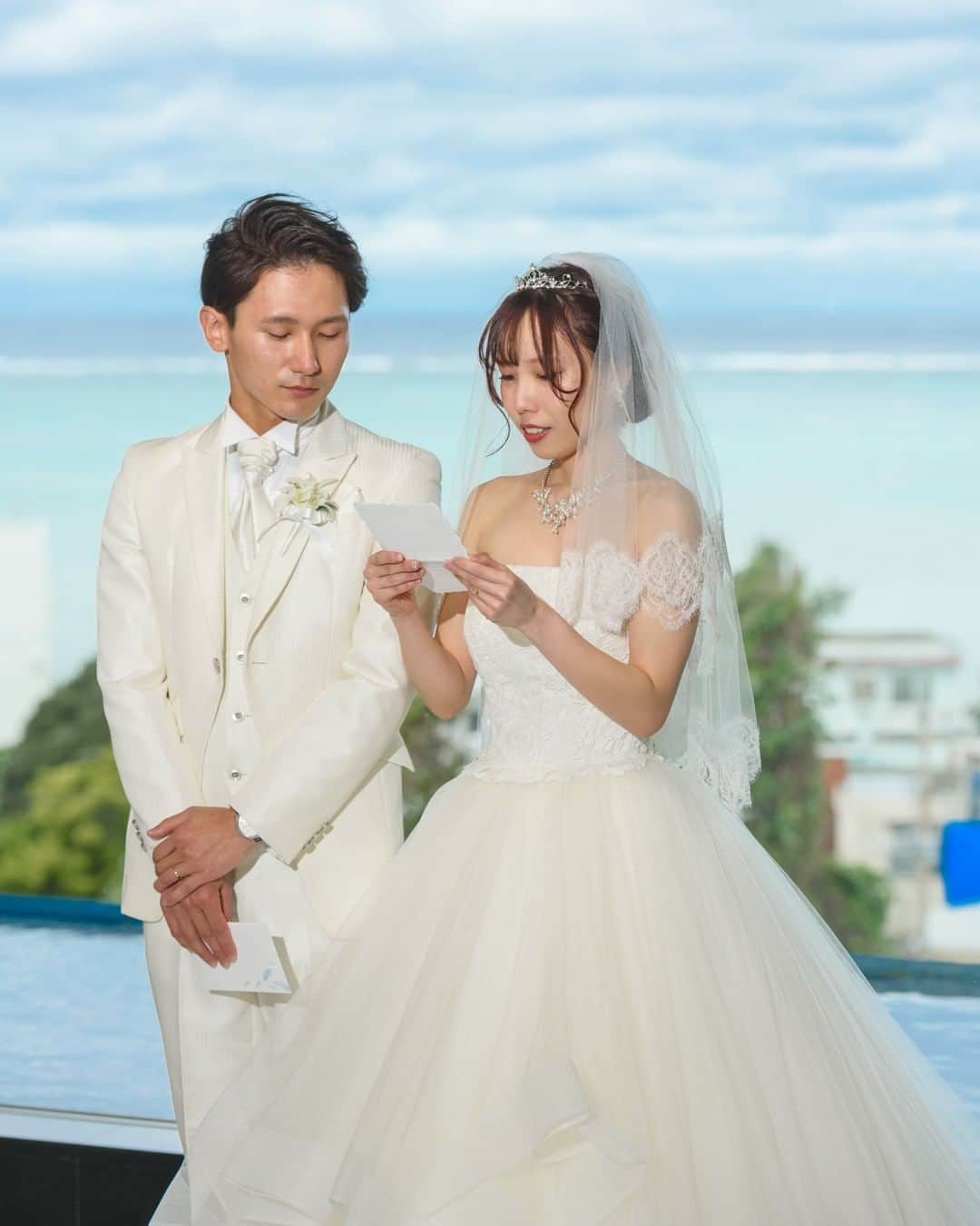 【公式】小さな結婚式さんのインスタグラム写真 - (【公式】小さな結婚式Instagram)「@petit.wedding をフォローしてね♩ #小さな結婚式 をつけてのお写真投稿も大歓迎です♡ こちらの公式IGでリグラムさせていただきます＊ . 披露宴で大人気な演出”ファーストバイト” 広がる青い海をバックに 大切なゲストと一緒に幸せ溢れる時間を 過ごしていただけます◎ . >>#小さな結婚式沖縄イルドレ店 . ——————— #小さな結婚式 #petitwedding #ラヴィファクトリー #前撮り #結婚式 #プレ花嫁 #卒花 #アットホーム #少人数 #家族婚 #少人数結婚式 #ウェディング #wedding #bridal #weddingdress #花嫁 #挙式 #結婚式準備 #式場探し #日本中のプレ花嫁さまと繋がりたい #結婚式の思い出に浸る会 #結婚準備 #沖縄花嫁 #沖縄ウェディング #ウェディングケーキ #ファーストバイト #ウェディング演出 #結婚式演出」2月12日 17時01分 - petit.wedding