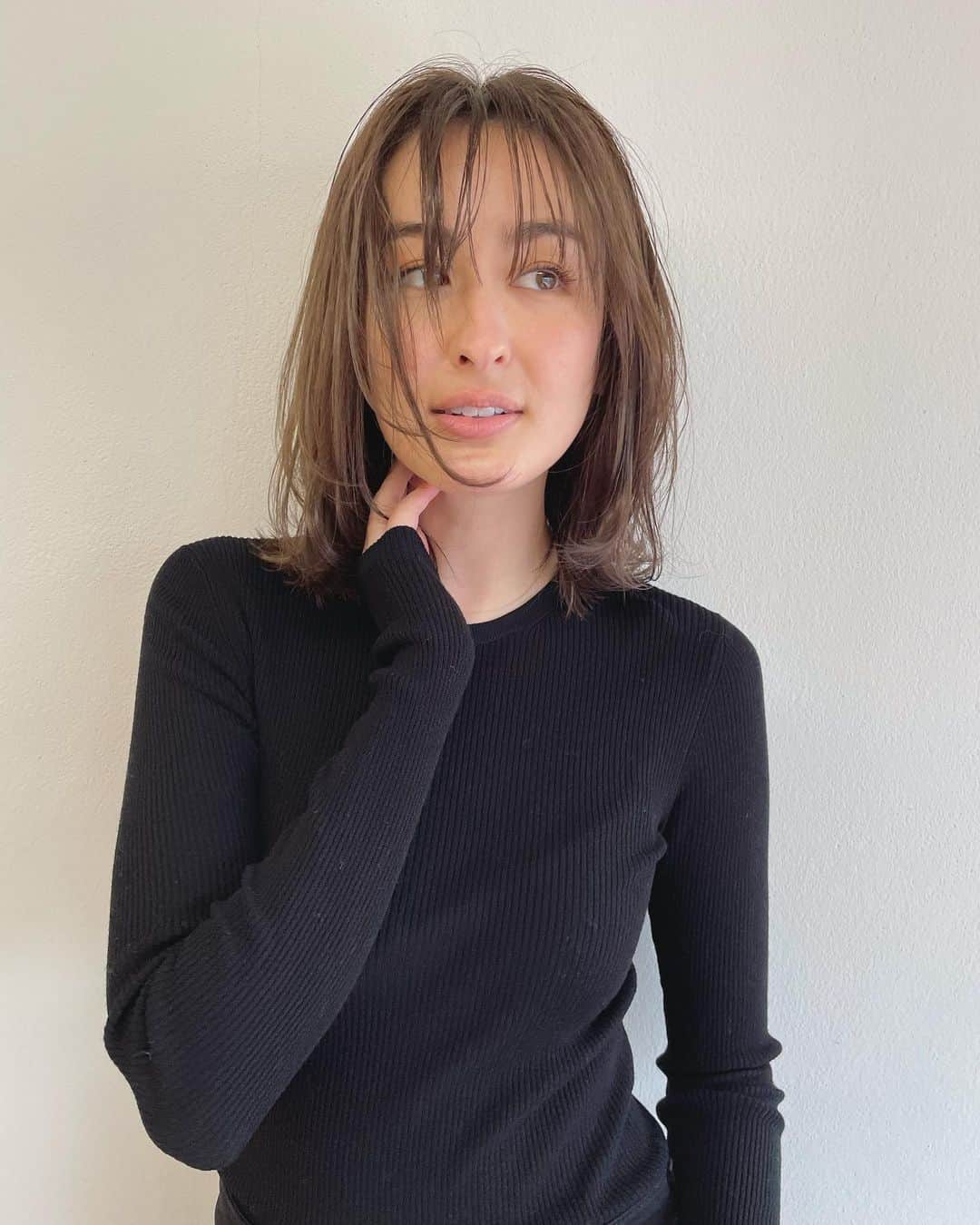 オードリー亜谷香のインスタグラム：「My favorite day of the month 💇🏻‍♀️  Thank you @six_asakawa @six.salon 🙏🏻🤍」