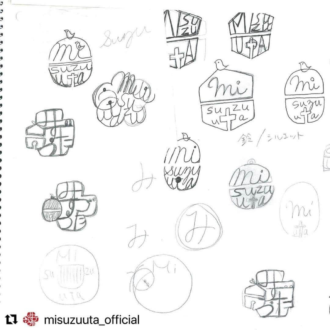 手ぬぐいと和小物・和雑貨 和布華のインスタグラム：「ちょっと裏話😛💕 #Repost @misuzuuta_official  ・・・ . みすゞうたのアイコンができるまで🌱  花、小鳥、鈴、みすずうたの5文字、を なんとか1つに表現出来ないかな💭と  かな文字やローマ字を並べてみて、 試行錯誤の末、左側のスケッチをベースに、 現在のアイコンに仕上げて行きました✨  こうやって改めてスケッチを見ると、 ローマ字もいいなぁ💕 今度はローマ字アイコンも作ってみようと思います♪ #金子みすず #金子みすゞ #みすゞうた #みすゞうたシリーズ  #ロゴマーク #誕生日秘話」