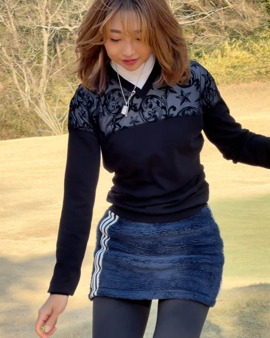 RIKAのインスタグラム：「えのきティーをこよなく愛してます。(右手参照)  #golf  #golfstagram #golfswing #golflife #golfgirl #golfwear #golfcourse #golfaddict #ゴルフ #ゴルフ女子 #ゴルフウェア #ゴルフスイング #ゴルフコーデ #ゴルフ好きな人と繋がりたい　#pearlygates  #descente #descentegolf #adidas #adidasgolf #東条の森カントリークラブ  #⛳️ #🏌️‍♀️ #versace」