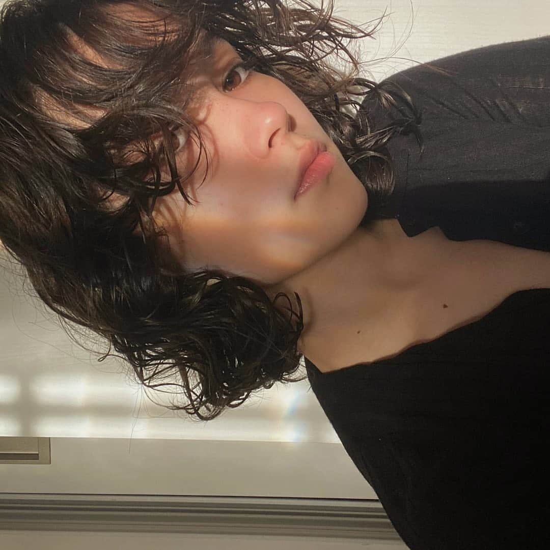 青山ケイトのインスタグラム：「bare faced」