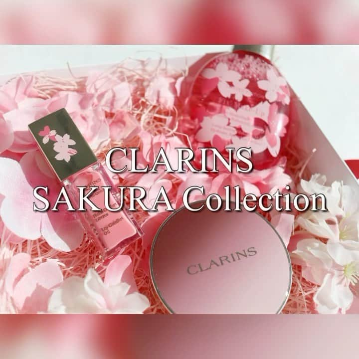 リナのインスタグラム：「🌸CLARINS SAKURA Collection🌸  CLARINSから待ちに待ったSAKURA Collectionが発売❣️  今回発売されるのは、 限定品2品に加えて、 新色のアイシャドーパレット1品🌸  ☑︎コンフォート リップ オイル 14 サクラ ¥3,520円(税込)  ☑︎フィックス メイクアップ サクラ ¥4,400円(税込)  ☑︎オングル4 02 ローズウッド ¥5,720円(税込)  すべて2月12日発売  大人気の#コンフォートリップオイル は、 クリーミーなペールピンクの限定色🍑 唇を艶やかで女性らしい印象に格上げしてくれます💋  メイク崩れと乾燥から守るお守りスプレー #フィックスメイクアップ は、 メイクの最後にスプレーするだけで、 メイクがピタッと密着！ マスクによるメイク崩れも抑えてくれる優秀アイテムです👍 香りは桜を連想させる爽やかな香り🌸  捨て色なしのアイシャドーパレット #オンブル4 から新色登場！ 大人女性でも使いやすいくすみピンクなのでデイリーにも特別な日のメイクにも使いやすい💄 チップ置き場もしっかりあるので持ち運びにも便利🙆‍♀️  花笑む春、 CLARINSのSAKURA Collectionとともに 気分を上げていきましょう❣️ ...................................................... #さくら色メイク #クラランス #コンフォートリップオイル #フィックスメイクアップ #オンブル4 #clarins #デパコス#春メイク#2021春 #2021春コスメ #サクラコレクション #sakura #PR #新作コスメ」