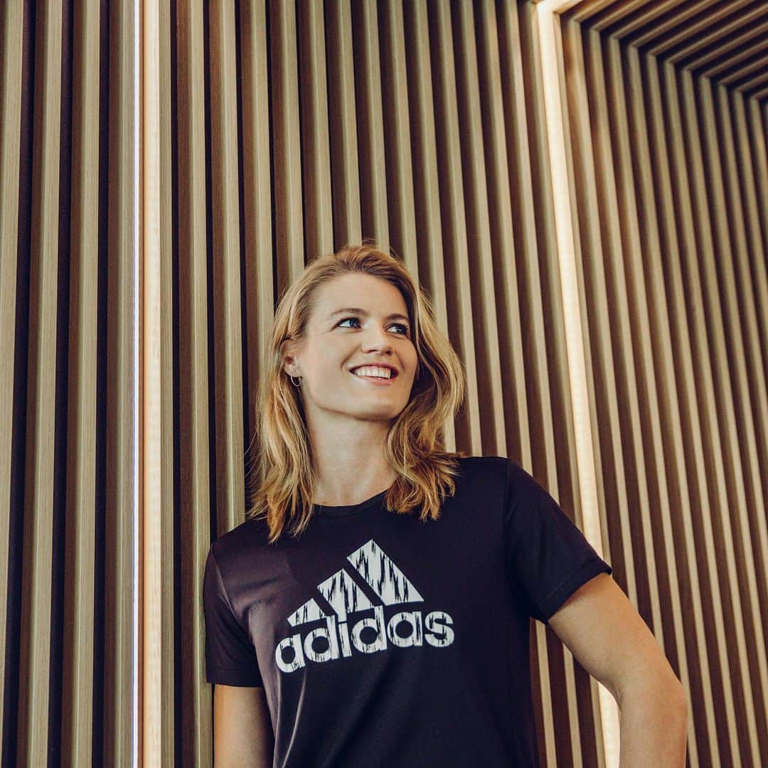 のインスタグラム：「Good morning all! Very excited to announce I’m joining the @adidasRunning family! 😊👟🚀」
