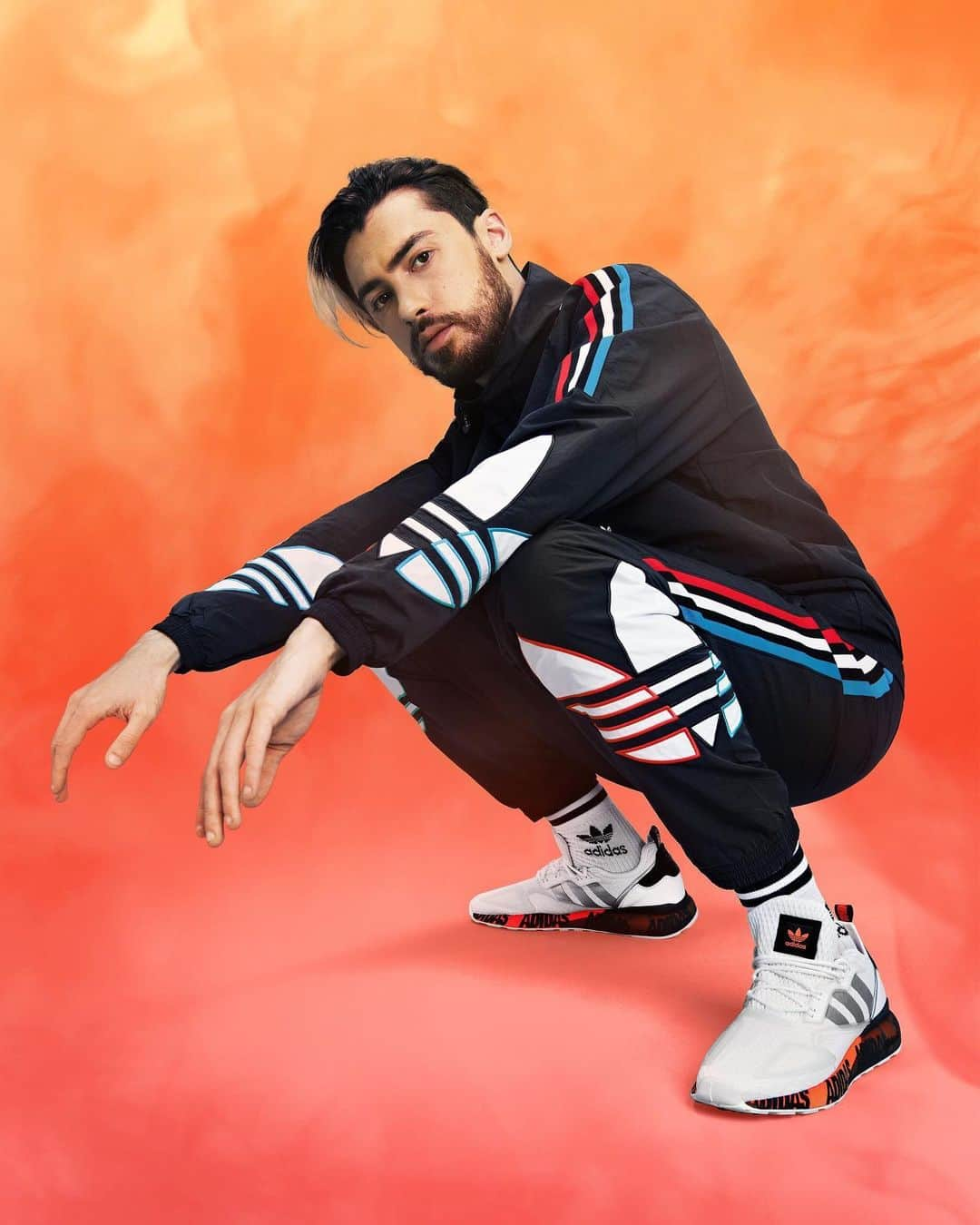 adidas Italiaのインスタグラム：「L'abbinamento dell'ammortizzazione BOOST con un'estetica perfetta danno vita alle nuove #ZX. Scopri il loro universo insieme a @pow3r.  Disponibili ora su adidas.it/zx」