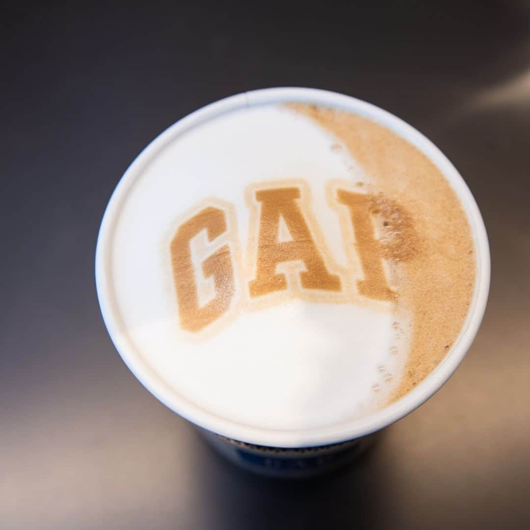 Flagsさんのインスタグラム写真 - (FlagsInstagram)「【全種類紹介！Gap cafeのラテアートがかわいすぎる！】  フラッグス新宿１FにあるGap cafeで、 一番人気のカフェラテは、オリジナルのラテアートが楽しめます！ キュートなラテアート全８種類をご紹介！ さらに自分で撮影した写真をプリントできるスペシャルなカスタマイズサービスまで。 ショッピングやデートの際は、ラテアートを楽しみながらホッとしませんか？ ・ Hot Latte：￥382+tax ブラナンドーナツ：￥300+tax ・ 【1F/Gap cafe】 ・ Flags（フラッグス） @shinjuku_flags ・ レポーター mireka @_mireka_ ・ Gap cafeラテアートの紹介動画は Flags公式YouTubeチャンネル・IGTVで公開しています。 このInstagramアカウントのプロフィールページの URLからチェックして見てくださいね ・ Facebookでご覧の方は、こちらから https://www.youtube.com/c/FlagsChannel﻿  ・ #Flags #GAP #ギャップ #Gapcafe #カフェラテ #ラテアート #オリジナルブレンド #心地よさからはじめよう #ComfortableTogether #カフェ #ドーナツ #ドリンク #ブレイクタイム #カフェタイム #カフェ巡り #カフェ好き #クリスピークリームドーナツ #フラッグス #新宿フラッグス #新宿 #Shinjuku #新宿駅 #東京 #tokyo #買い物 #買い物好き #新宿買い物 #新宿ショッピング #新宿スタイル #駅近」2月12日 18時00分 - shinjuku_flags