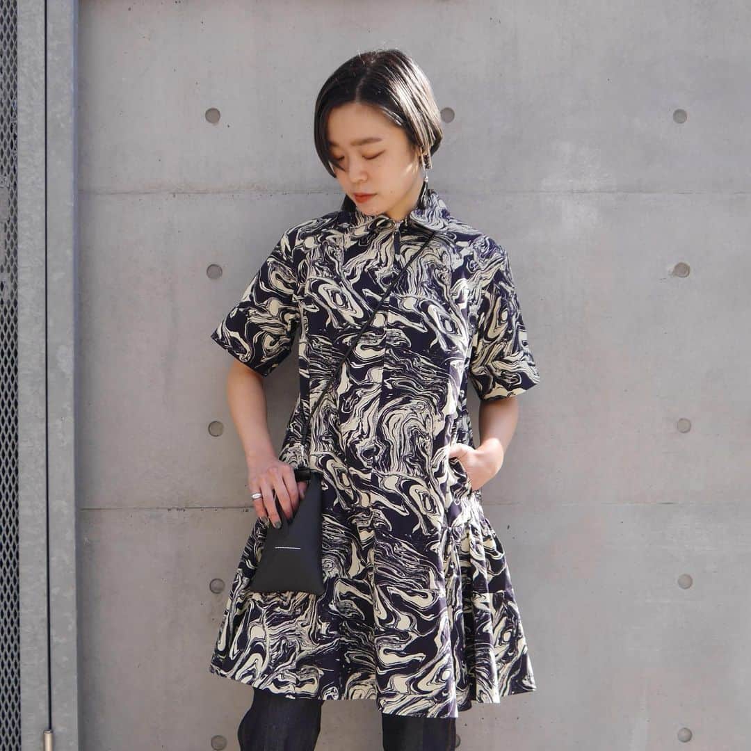MIDWEST TOKYO WOMENさんのインスタグラム写真 - (MIDWEST TOKYO WOMENInstagram)「@togaarchives  . MARBLE PRINT COTTON DRESS ¥49,000(＋Tax) . @mm6maisonmargiela  MOBILE CASE ¥22,000(＋Tax) . #togapulla #toga #togaarchives #minionepieces #トーガ #トーガプルラ #ミニワンピース #mm6 #mm6maisonmargiela #エムエムシックス #モバイルケース #mobilecase #midwest_official」2月12日 18時02分 - midwest_tw
