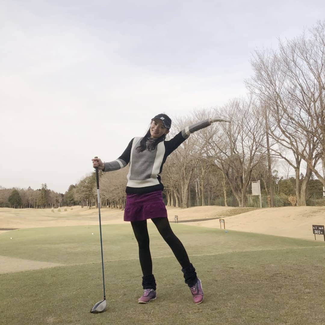 佐々木実季さんのインスタグラム写真 - (佐々木実季Instagram)「100切りました⛳ずっと行ってみたかったワンウェイゴルフクラブ✨3パット6回もしてパターは相変わらず💩でしたが、なんとか100切れて嬉しいです😊もっともっと頑張ります🎶 #100切り #スコア97 #パター💩過ぎw #3パットしまくり #ゴルフ #デルソルゴルフ #アディダスゴルフ #フットジョイ #パラディーゾ #paradiso #delsolgolf #adidasgolf #footjoy #ブリヂストンゴルフ #jgr #ゴルフ女子 #⛳ #🏌 #ゴルフ大好き #ゴルフ上手くなりたい #ゴルフ好きな人と繋がりたい #ゴルフ女子と繋がりたい #golf #lovegolf」2月12日 18時03分 - miki.sasaki_golf