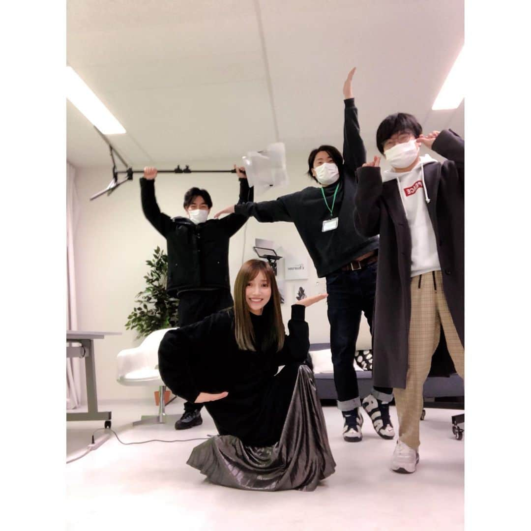 後藤真希さんのインスタグラム写真 - (後藤真希Instagram)「ゴマキのギルド撮影でしたっ！ 謎のポーズ笑える🤭  #今日も元気 #ご愛嬌 #仲良し #本気の変顔🤪」2月12日 18時15分 - goto_maki923