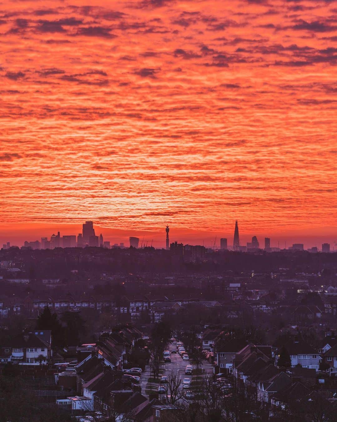 @LONDON | TAG #THISISLONDONさんのインスタグラム写真 - (@LONDON | TAG #THISISLONDONInstagram)「🌄 @MrLondon with an incredible sunrise in London this morning! 🌇 More on our stories! Enjoy!! 🔥❤️  ___________________________________________  #thisislondon #lovelondon #london #londra #londonlife #londres #uk #visitlondon #british #🇬🇧 #bttower #shard #theshard #wembleypark #wembley #walkietalkie」2月12日 18時09分 - london