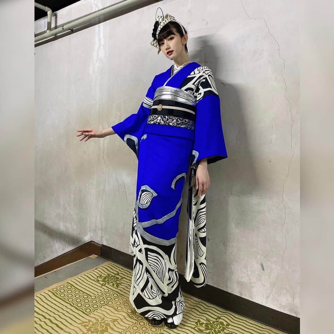 黒田瑞貴のインスタグラム：「青💙 #fashion #kimono #着物　 #japanesegirl  #振袖」