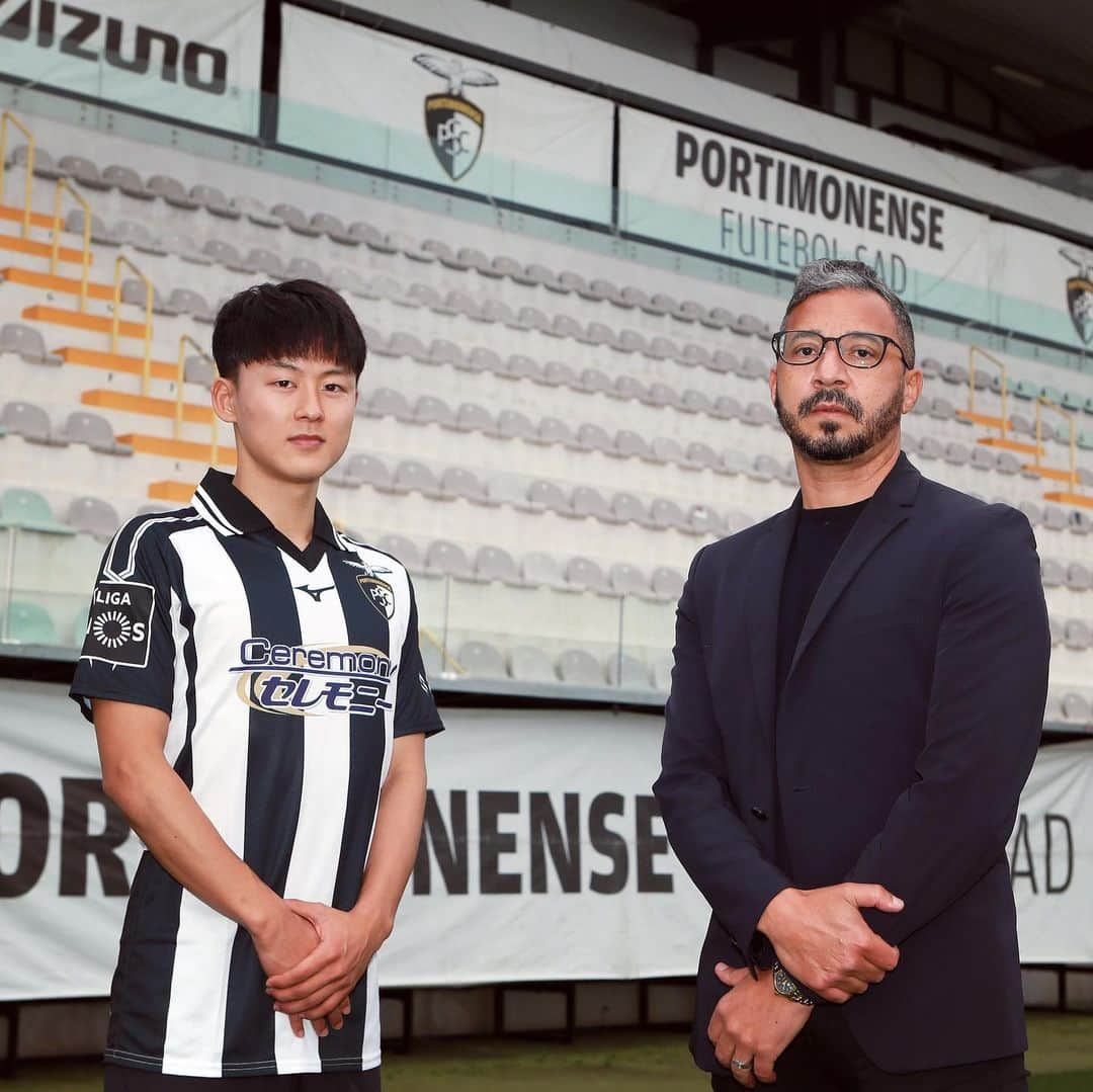 イ・スンウさんのインスタグラム写真 - (イ・スンウInstagram)「Muito feliz em iniciar um novo desafio, com muito entusiasmo e vontade de ajudar a equipe!!@portimonense_oficial 🇵🇹🖤 #portimonense #Portimão #포르티망 #포르티모넨세 #포르투갈  - 새해 복 많이 받으세요!🇰🇷🖤」2月12日 18時13分 - seungwoolee