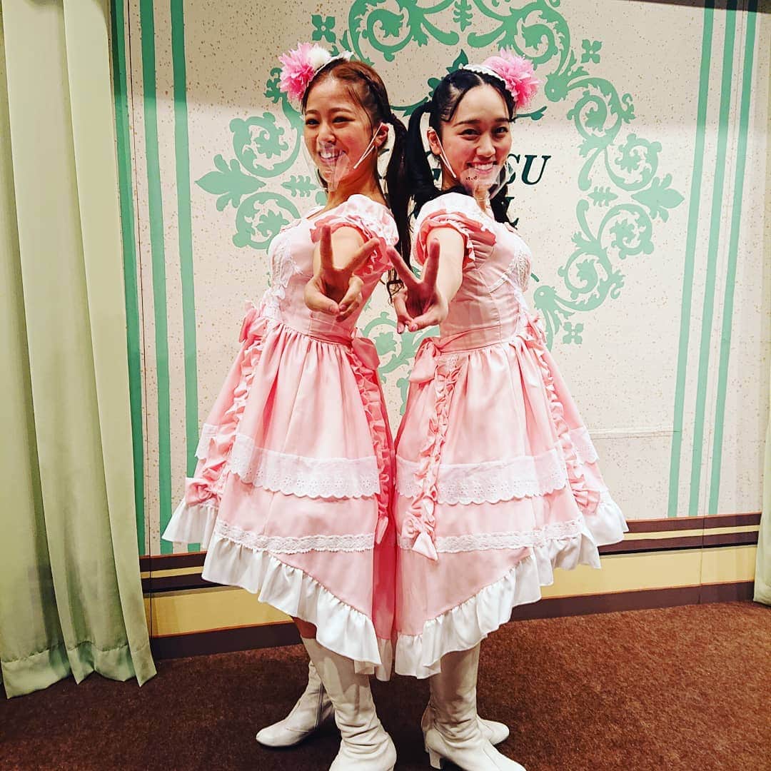 吉本新喜劇のインスタグラム：「みんなのアイドル💠ラブリーエンジェルです💠💕 15日(月)までなんばグランド花月で会えます🎉 息ぴったりのダンス踊ってます💃💃 会いに来てね～😆  #ミニモニみたい(笑) #ラブリーエンジェル #略してラブジェル #松浦景子 #小林ゆう  #吉本新喜劇 #かわいいアイドル」