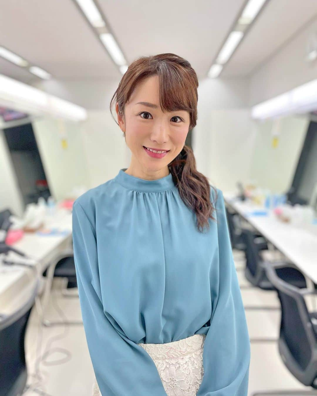 堂真理子さんのインスタグラム写真 - (堂真理子Instagram)「今日も「ワイド！スクランブル」をご覧下さった皆さん、ありがとうございました😊✨ 週末は暖かくなるみたいですね☀️今週もお疲れ様でした🥰  ☆ブラウス… #7-IDconcept ☆スカート… #Maglie par ef-de ☆ピアス… #starjewelry   #大下容子ワイドスクランブル  #ワイドスクランブル　#ニュース　#テレビ朝日　#堂真理子　#アナウンサー　#アナウンサー衣装」2月12日 18時18分 - mariko_do