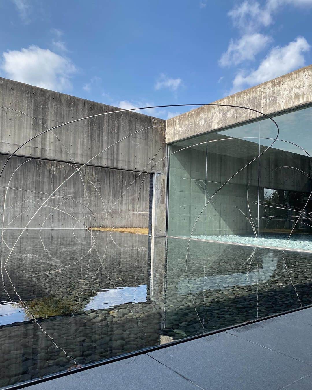 人見古都音さんのインスタグラム写真 - (人見古都音Instagram)「奈義町現代美術館へ🏛 太陽、月、大地の展示室から構成されて神秘的な空間でした」2月12日 9時31分 - kotone_hitomi