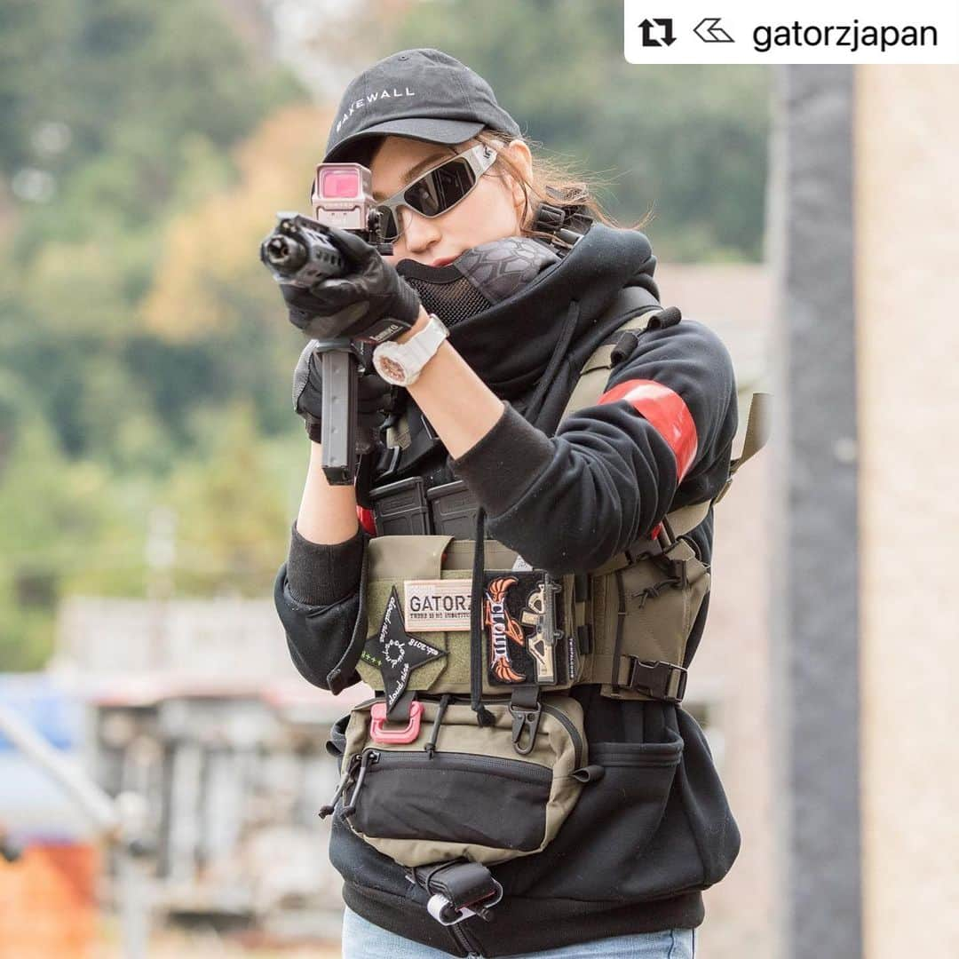 松嶋えいみさんのインスタグラム写真 - (松嶋えいみInstagram)「サバゲー欲増し増し😎  📷▶️ @yoshio_y_   #Repost @gatorzjapan with @make_repost ・・・ @eimi_matsushima 松嶋えいみさん x GATORZ MAGNUM gunmetal💕 29th November 2020﻿ @peacecombat_magazine games﻿ vol.14 📸 ・・・﻿ THERE IS NO SUBSTITUTE ﻿ @gatorzeyewear﻿ ”Navy Seals”はじめ米特殊部隊が愛する機能美タクティカルアイウェア、GATORZ(ゲーターズ/ゲイターズ)。⠀﻿ オン・オフともに毎日使える比類なきタフなギア。それがGATORZ。⠀﻿ —————————————————————⠀﻿ ・A7075 超超ジェラルミンフレーム⠀﻿ ・高精細HDバリスティック トゥルーレイレンズ⠀﻿ ・USA国家規格ANSI z87.1規格凌駕 耐衝撃性⠀﻿ ・調整可能フレームでどんな動きにも追従⠀﻿ ・100%アメリカ製ハンドクラフト⠀﻿ —————————————————————⠀﻿ #gatorz #gatorzeyewear #gatorzjapan #tactical #swat #usasoc #lowenforcement #navyseal #marsoc #sealteam #army #airforce #ミリタリー #自衛隊 #シューグラ #タクティカル #サングラス #ゲイターズ #シューティング #サバゲー #サバゲー装備 #特殊部隊 #サバイバルゲーム #ミルスペック #milspec #specialforce #デイキャンプ #タクトレ #サバゲー女子」2月12日 9時32分 - eimi_matsushima