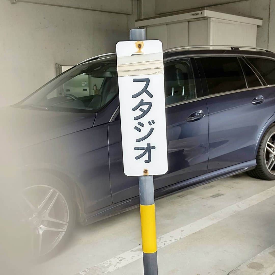 菊田あや子さんのインスタグラム写真 - (菊田あや子Instagram)「毎週(金)は【終活のラジオ】📻️  10分間ですが📺️より先に📻️世界初終活番組！ 陽気なデキシーランドjazzとともに🎶  ディレクターさんは超ベテラン👨 何十年もbig artistと番組を送り出した方  けど、終活の内容は皆さんご存知ないので わたし、構成しておりまする💪  10時22分～33分INTER FM897🎶 『大好きなINTER FM、必ず聞きます(金)👂️』 と、言われて👩、嬉しい～  資料請求の方に特製エンディングノートプレゼントしてます🎁  0120775757  10時～17時に是非ね♥  #菊田あや子 #グルメリポーター #リポーター #山口ふるさと大使 #山口県 #終活協議会 #終活相談 #終活ガイド検定 #終活のプロ #終活番組 #エンディングノートセミナー #インターエフエム897 #ビバ！菊田あや子のエンドオブライフ」2月12日 9時36分 - ako.ayakokikuta