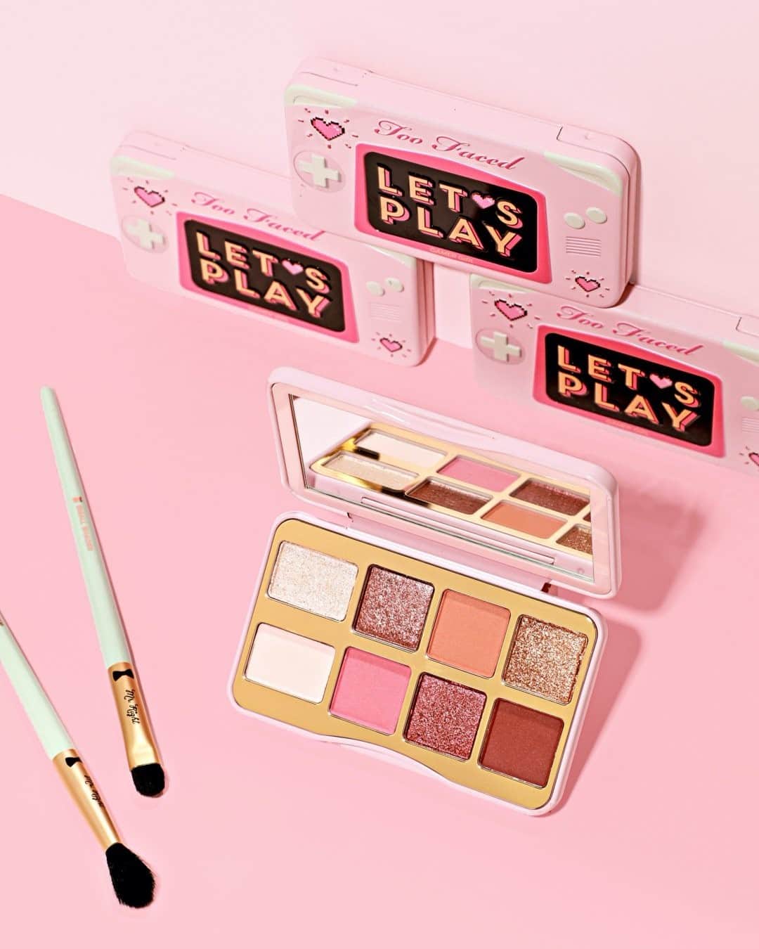 Too Facedのインスタグラム：「Game On, Babe 😉 Level up your glam with our Let's Play Mini Eye Shadow Palette with 8 fully-charged shades that smell like bubble gum! #toofaced」